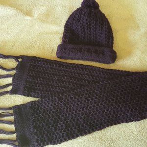 Knit wool scarf and hat set.